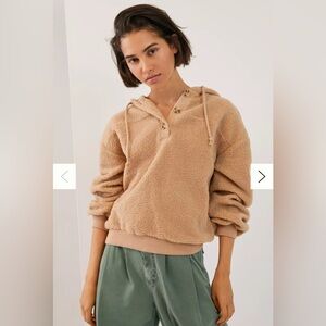 Anthropologie Current Air Callan Sherpa Hoodie in Tan, Size M‎